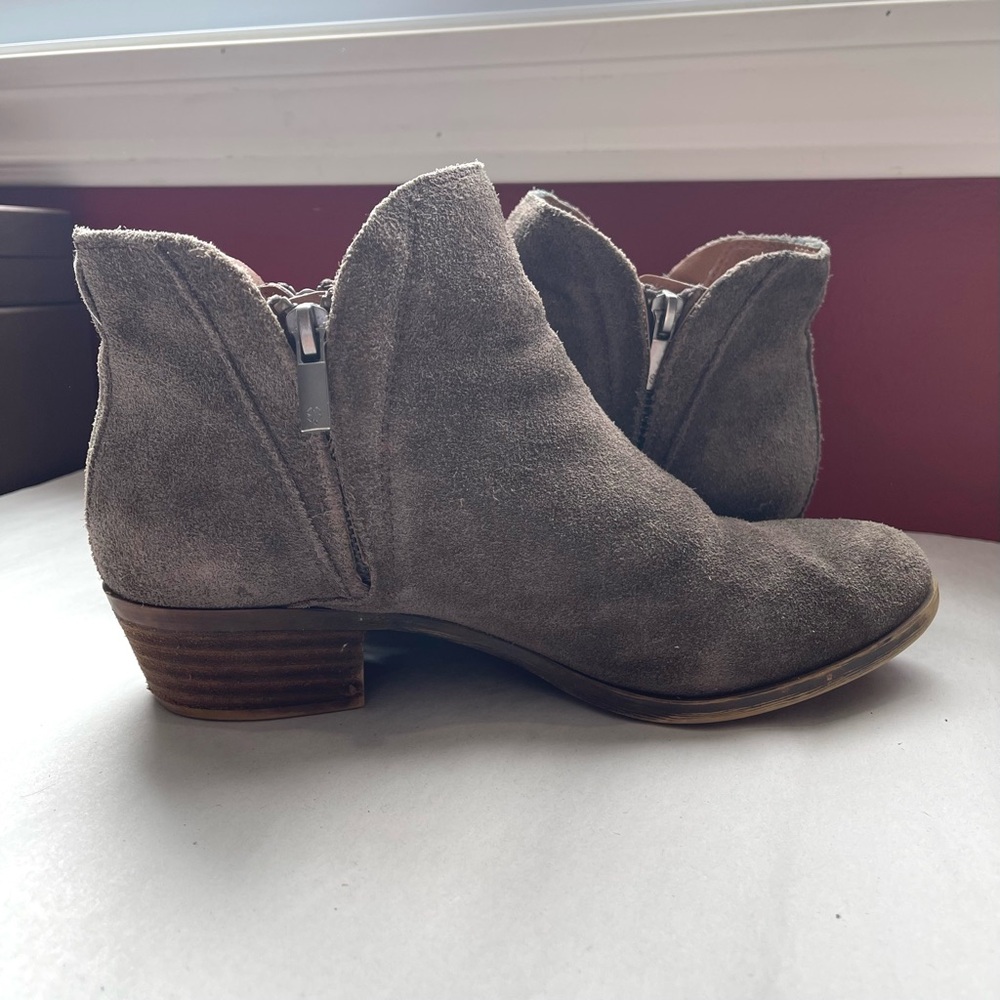 Lucky Brand Women’s Brenon Ankle 2 Side Zippers Booties